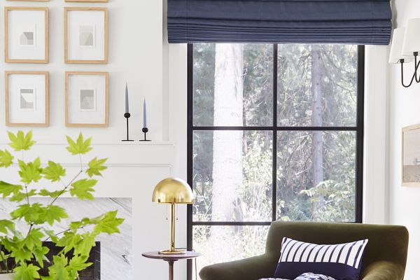 壁炉读取角落的起居室