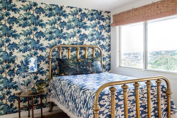 卧室与墙纸强调墙