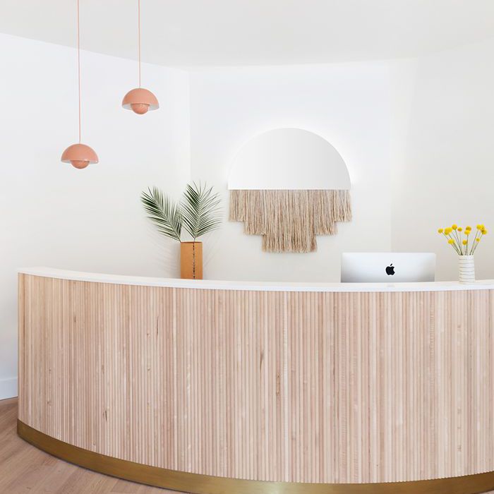 美容院内，轻便