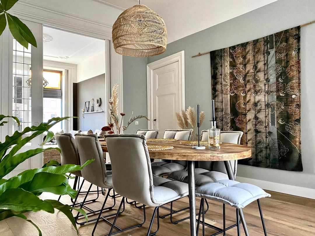 用餐室挂着挂毯