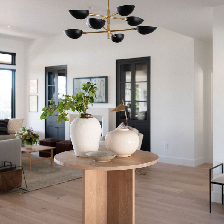 有三个花瓶的入口表。