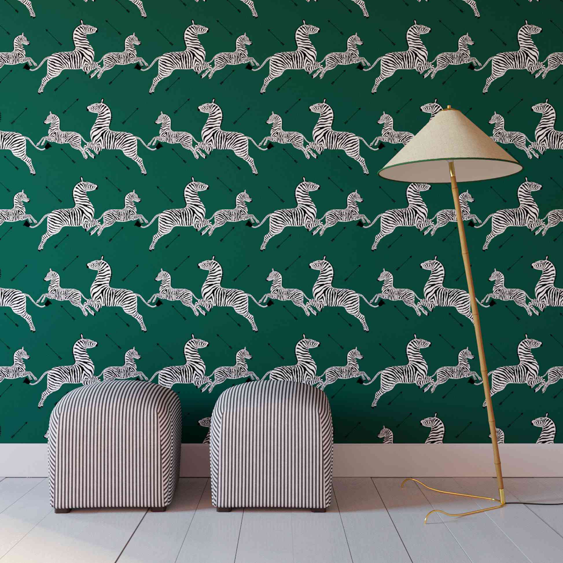 在斑马中覆盖的绿色墙纸