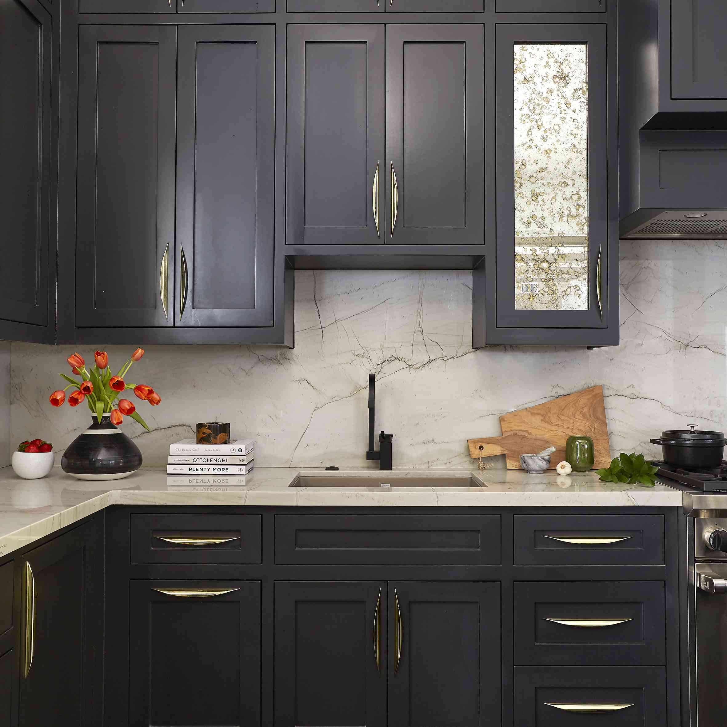 厨房用黑色橱柜