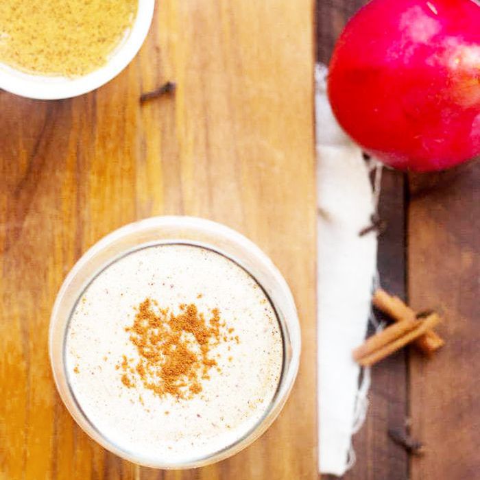 梨杏仁奶油奶昔