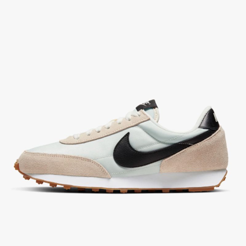 耐克Daybreak女式运动鞋。