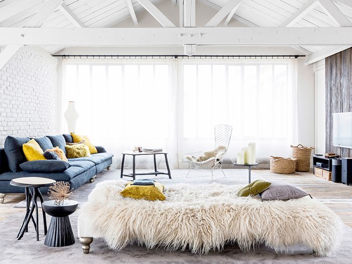 粉刷天花板横梁