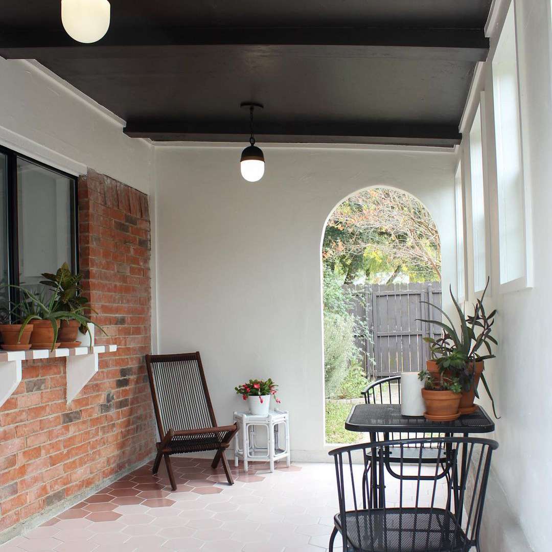 粉色瓷砖门廊区域