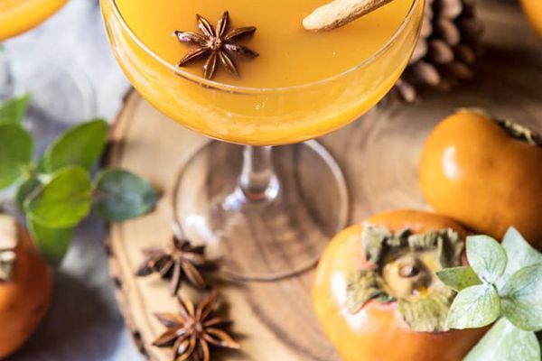 香料柿子波本酒老式。