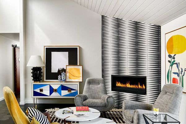 现代的客厅，黑色的灯。