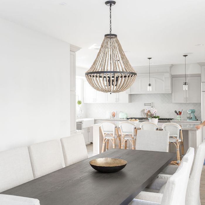 周日的夜间一口现代的用餐室“class=