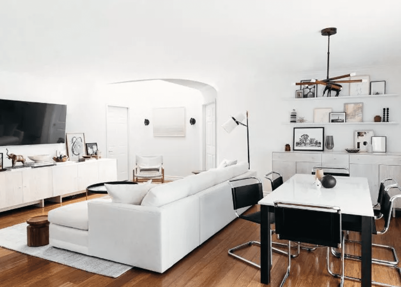 时尚博主金·拉皮德斯的中性色调客厅