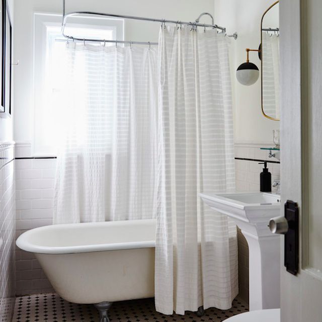白色的浴帘
