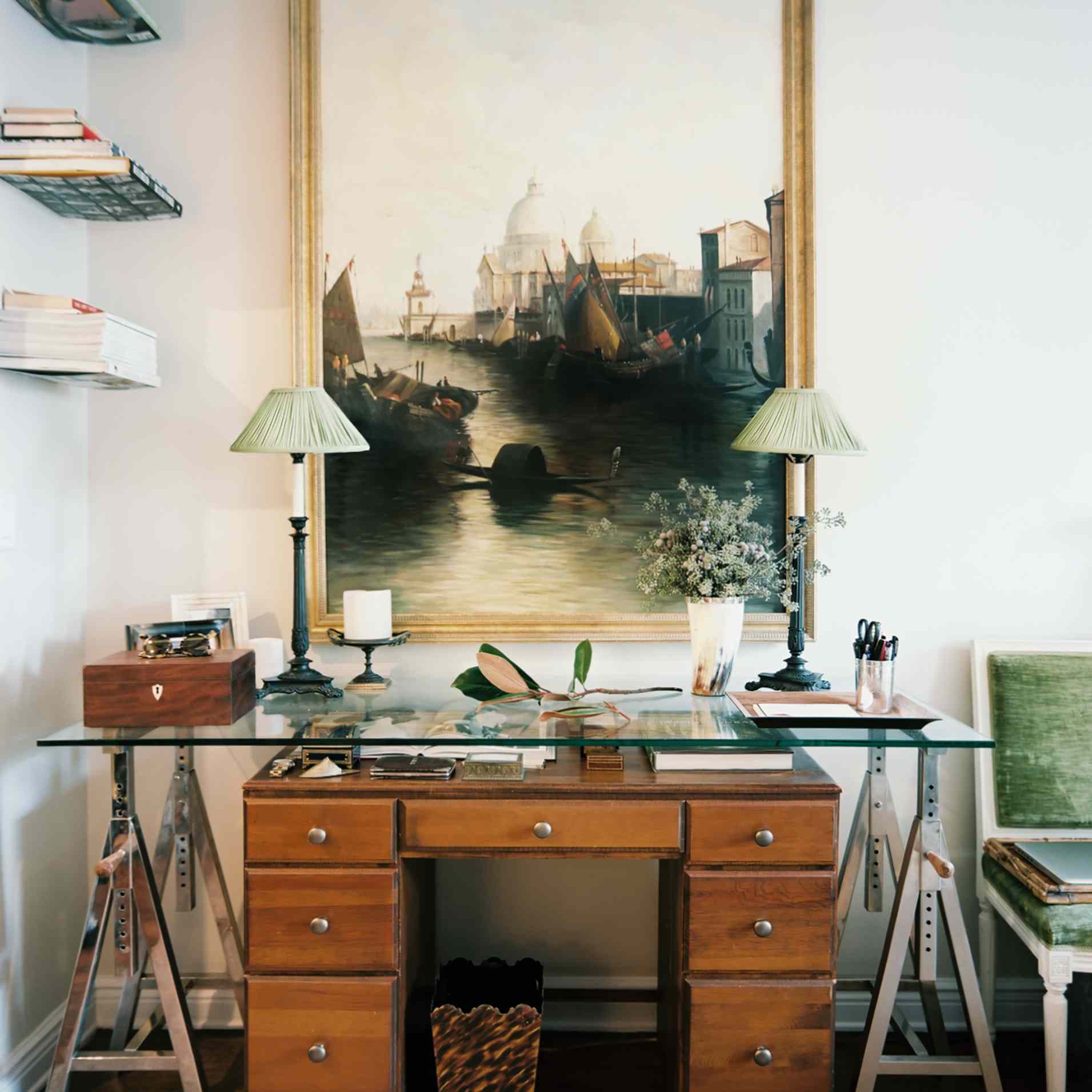 公寓与家庭办公室书桌