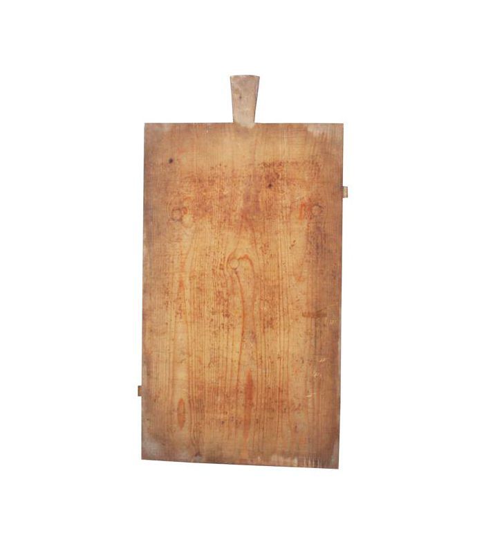 椅子上的德国老式原始面包砧板