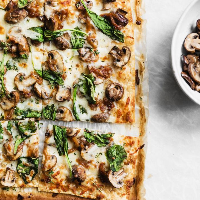 焦糖洋葱蘑菇菠菜披萨