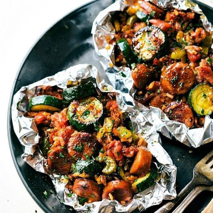 南方晚餐的想法-香肠和蔬菜什锦饭