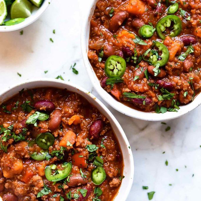 慢炖火鸡和红薯辣椒