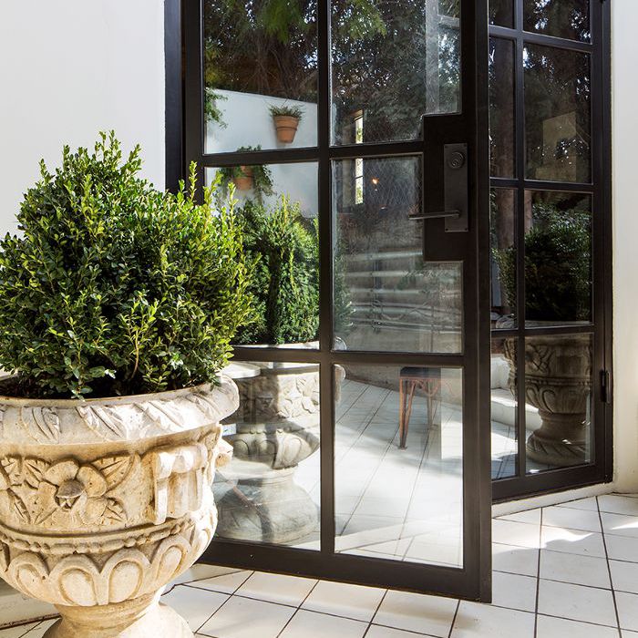 内特·伯克斯和耶利米布伦特的湖人首页