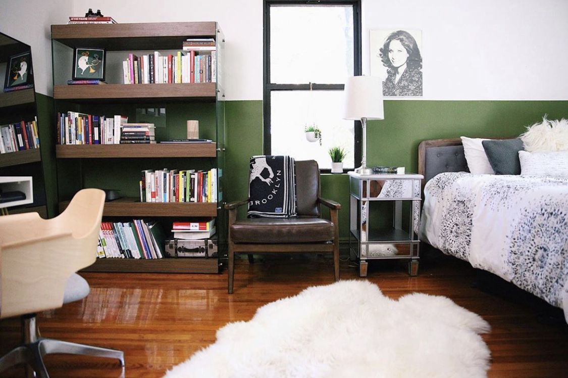 明亮的绿色色块墙。