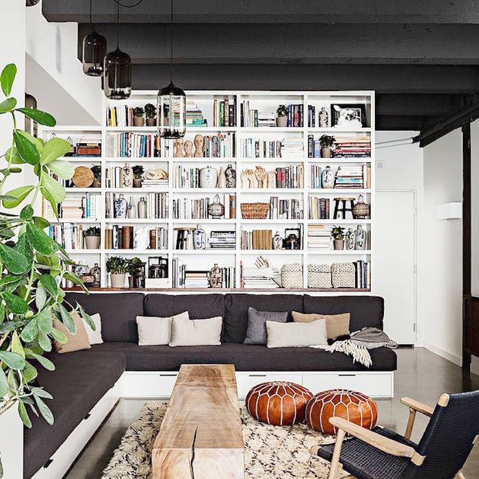 黑色的天花板横梁